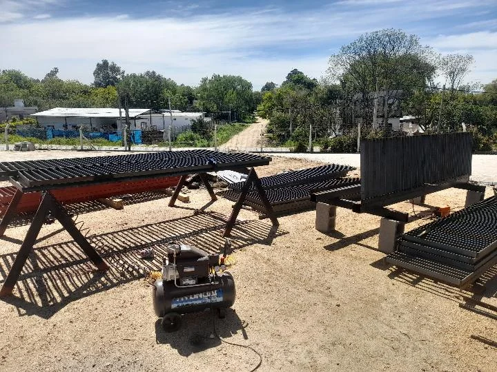 Estructuras de hierro en fabricación en el taller