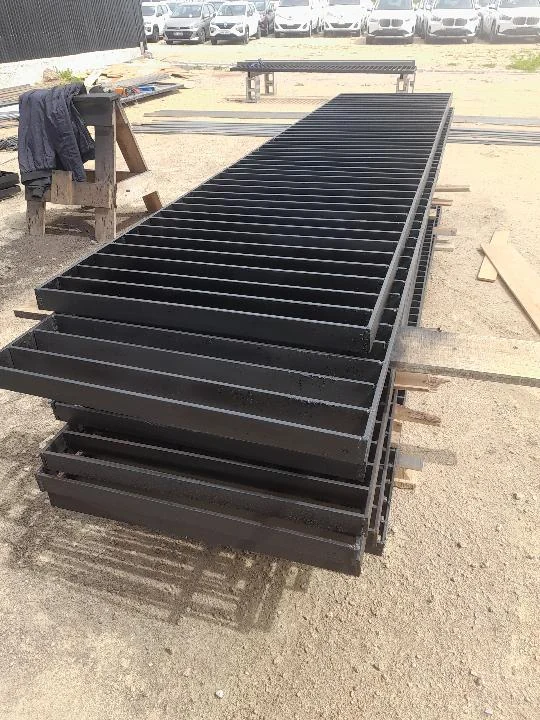 Estructura de hierro fabricada y pintada